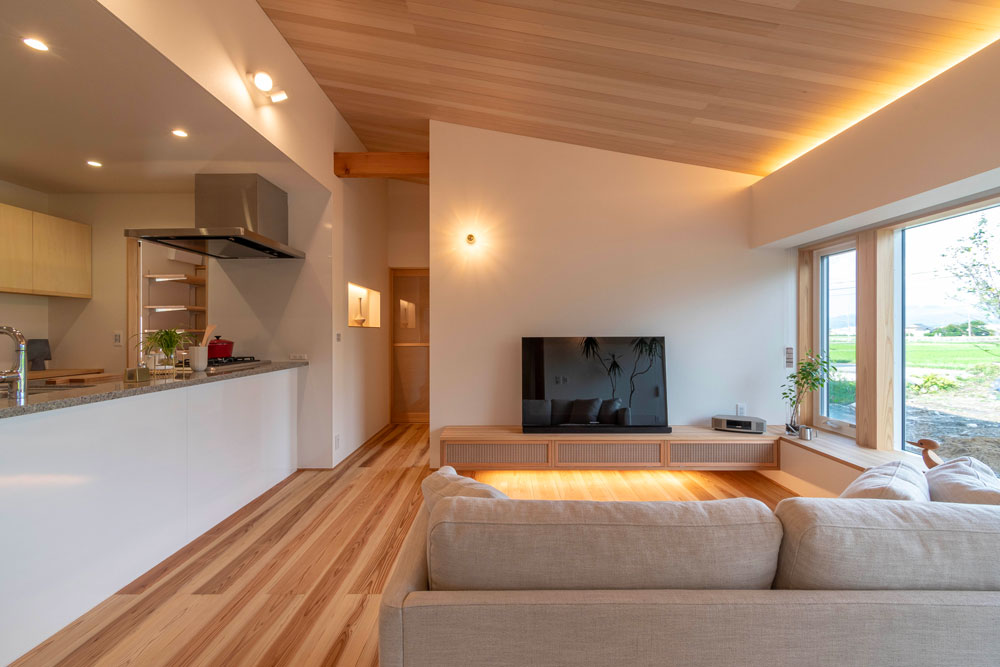 斜め天井のリビング