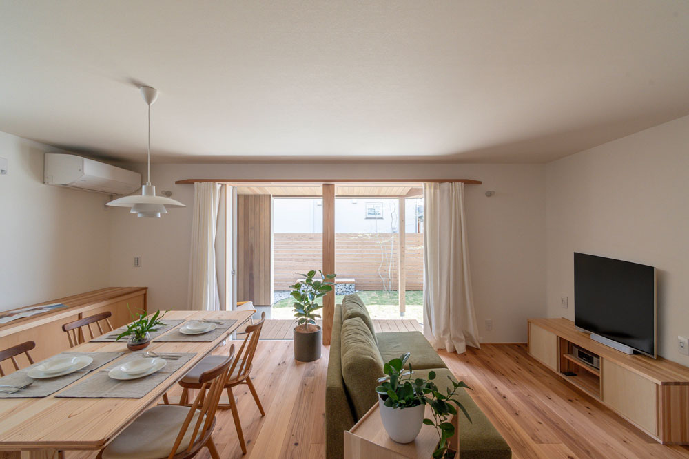 HAIKEI五郎丸室内から外を見る