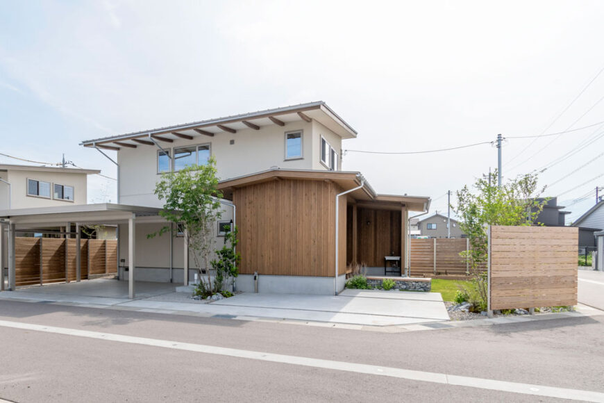 庭と遊ぶ暮らしの家