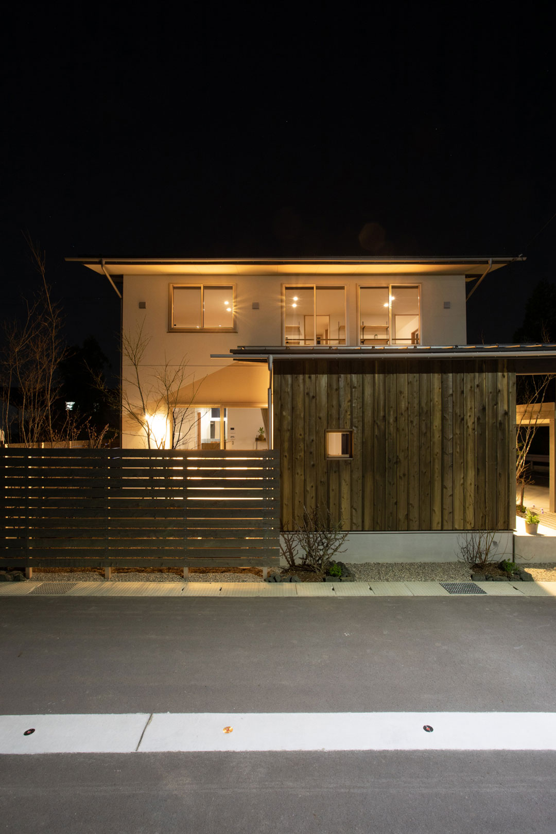 夜の外観
